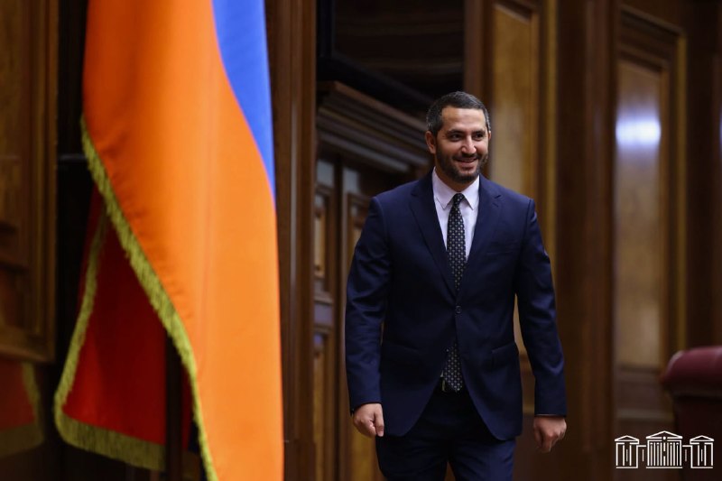 Рубен Рубинян стал самым молодым председателем парламента в мире — Алаверди следит за выборами