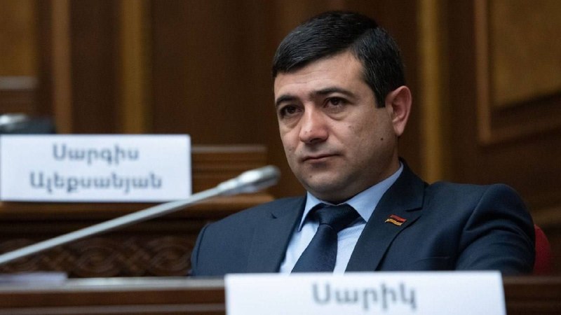 Сарик Минасян, член Совета старейшин Гюмри, подал заявление о сложении полномочий