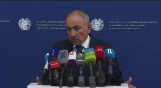 Премьер-министр Армении Никол Пашинян выступает с заявлением о переговорах с Турцией