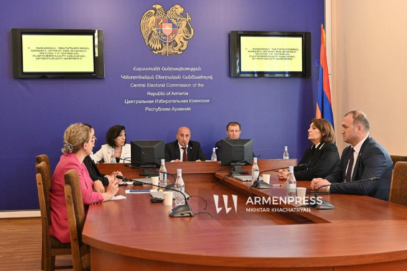 Председатель ЦИК Армении Ваагн Овакимян на брифинге после выборов 7 июня в Алаверди