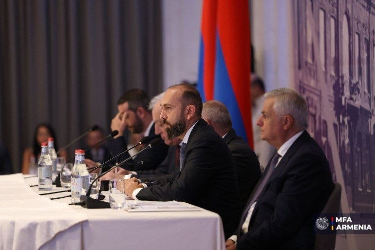 Министр Арарат Мирзоян выступил в Гюмри о внешней политике после выборов в Алаверди