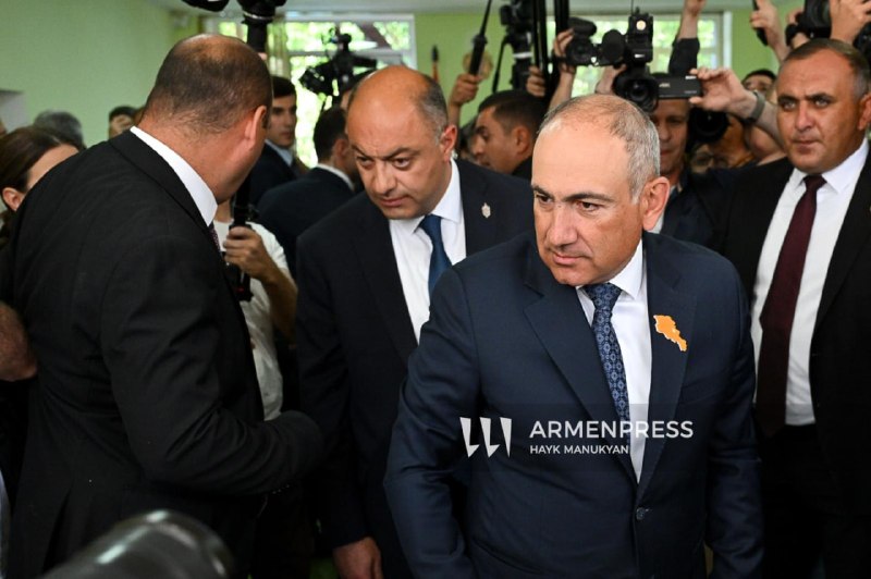 Премьер-министр Никол Пашинян голосует на выборах в Алаверди