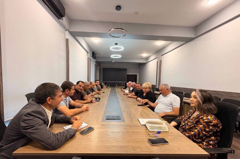 Совещание дорожников по подготовке трасс к велогонкам в Армении
