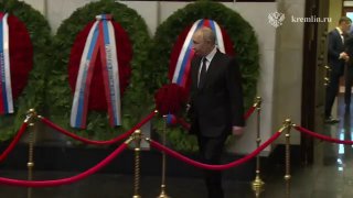 Владимир Путин принял участие в панихиде по экс-министру обороны РФ Сергею Иванову