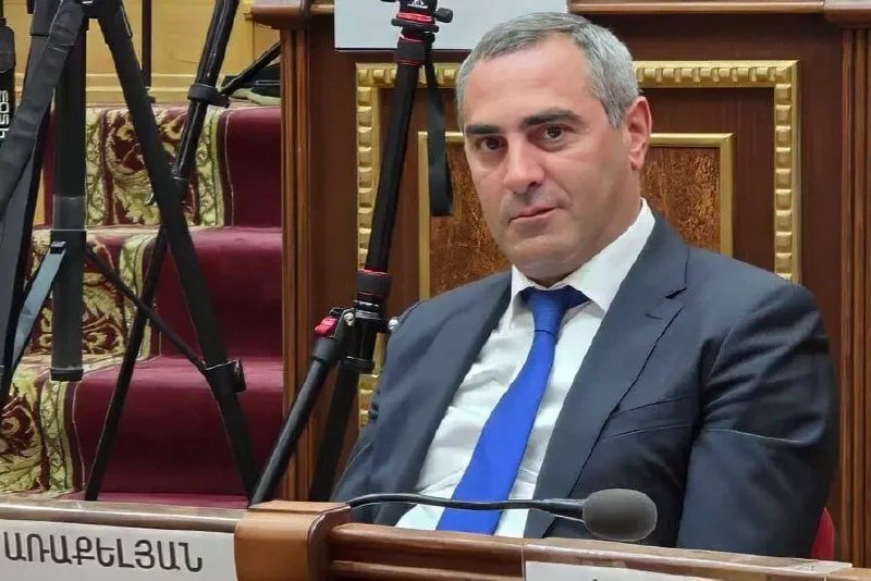 Аветис Аракелян, вице-мэр Гюмри, на заседании в Алаверди