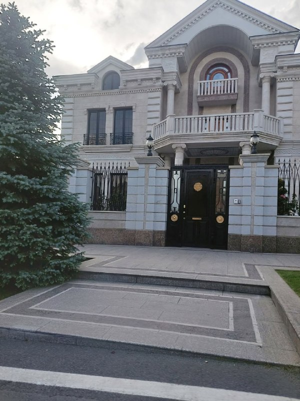 Особняк семьи Карапетянов в Алаверди, предположительно разделенный на пять частей для снижения налогов.