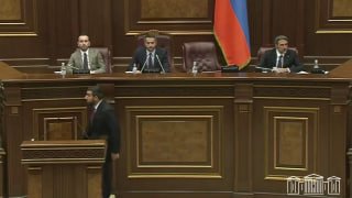 Ваагн Алексанян потребовал извинений от фракции «Сильная Армения» за слова Эдгара Казаряна о военных
