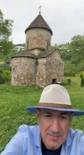 Никол Пашинян у церкви Моро Дзоро в Иджеване