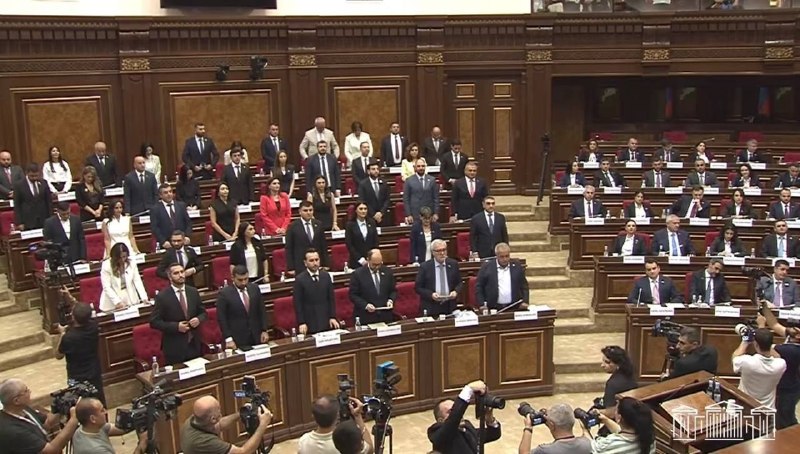 Депутаты Национального собрания 9-го созыва принесли присягу в Алаверди: оппозиция устроила цирк